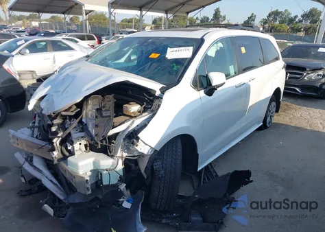 2022 Toyota Sienna Xle z USA, uszkodzony, nr VIN 5TDJRKEC3NS090368